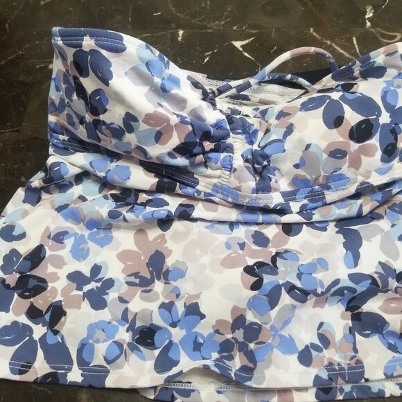 NEW SWIMSUIT - Picture 4 of 9